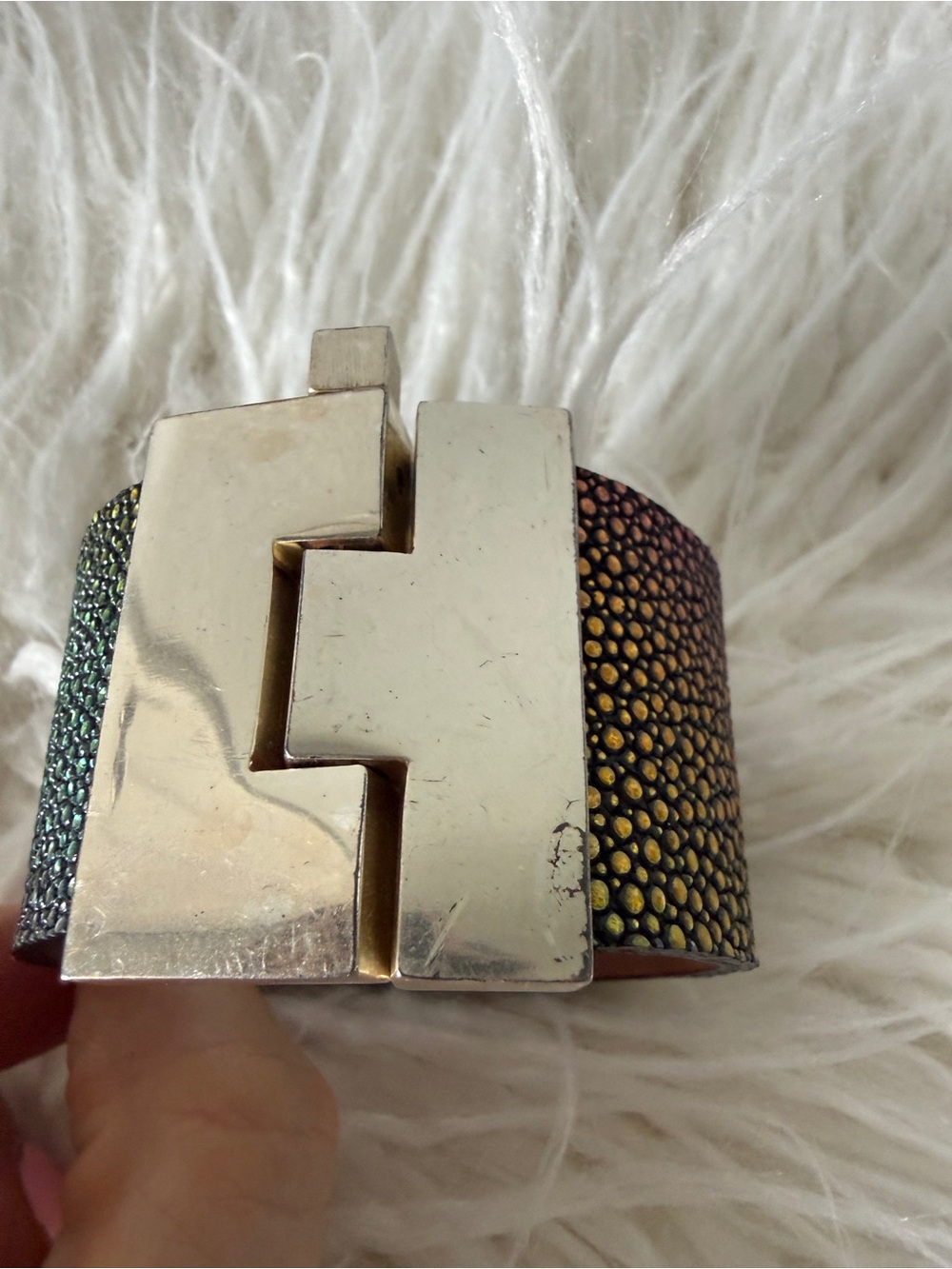 Stunning Iridescent Stingray-Effect Cuff Bracelet with Bold Silver Clasp